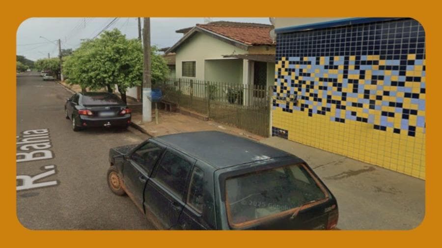 Foto 1 de 2: Terreno em leilão em Nipoã - SP, bairro Centro — LOTE DE TERRENO LOCALIZADO NA RUA BAHIA, NIPOÃ/SP, MEDINDO 10 METROS DE FRENTE POR 40 METROS DE FRENTE AOS FUNDOS. (BENFEITORIAS NA DESCRIÇÃO)__