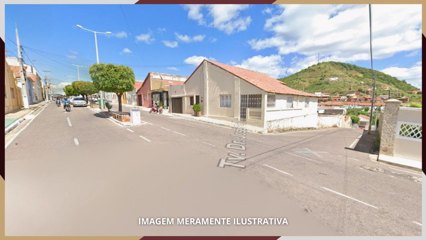 Comercial em leilão em Orós - CE — Prédio, construído de argamassa de cal e barro, edificado em um terreno com área de 1.860,92m², situado em Orós/CE.