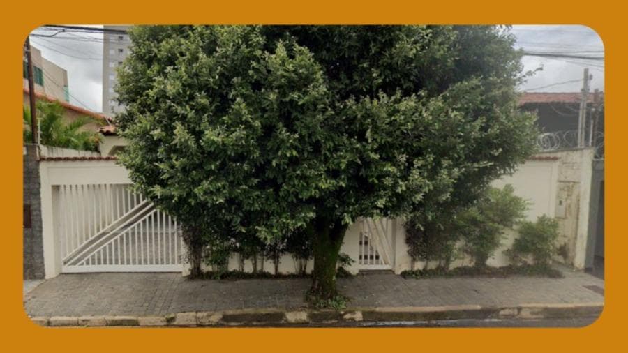Foto 1 de 2: Casa em leilão em Uberlândia - MG, bairro Santa Mônica — CASA NA RUA HILDEBRANDO OLIVA, Nº 1257, BAIRRO SANTA MÔNICA, UBERLÂNDIA/MG. COM AS DEPENDÊNCIAS: GARAGEM PARA DOIS CARROS, 01 EDÍCULA E 01 PISCINA, EDIFICADA SOBRE O LOTE Nº 25 DA QUADRA Nº 07, COM ÁREA DE 360M². __