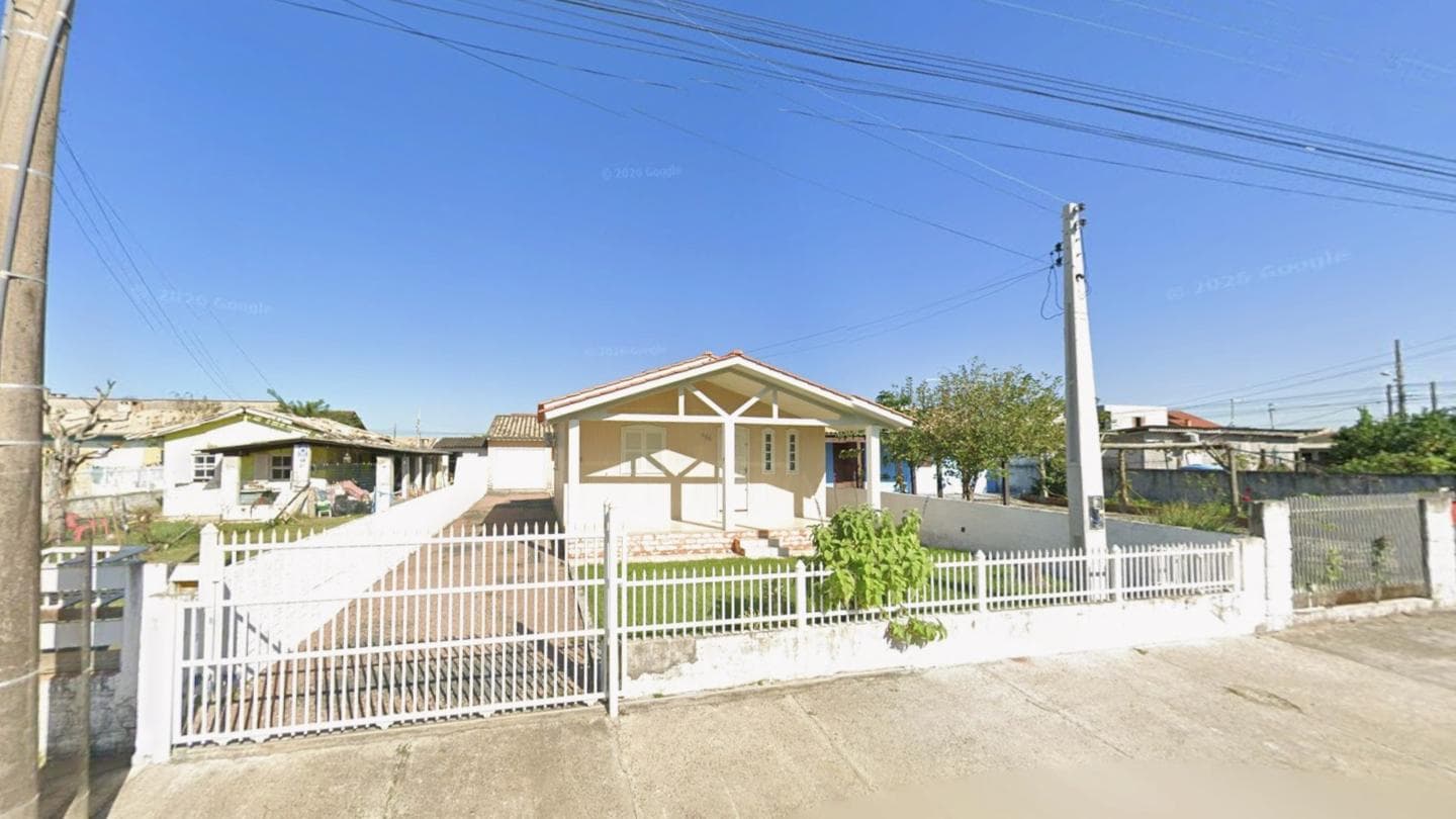 Foto 1 de 4: Casa em leilão em Içara - SC, bairro Centro — Casa, A.T.: 360m², A.C.: 115m², Zona Nova, Balneário Rincão/SC