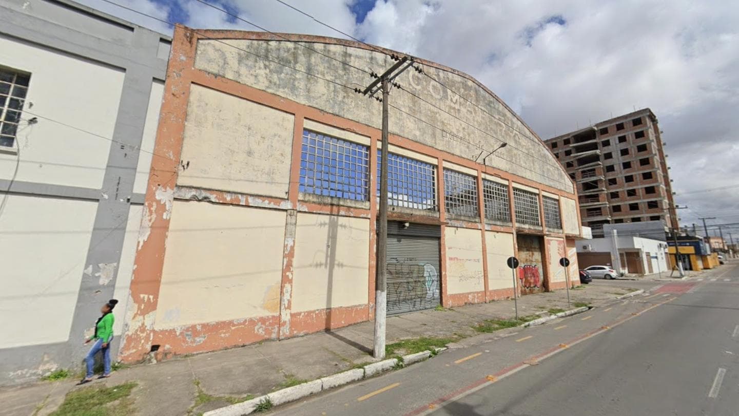 Foto 1 de 4: Comercial em leilão em Pelotas - RS, bairro Centro — Galpão, A.T.: 2.679m², Centro, Pelotas/RS