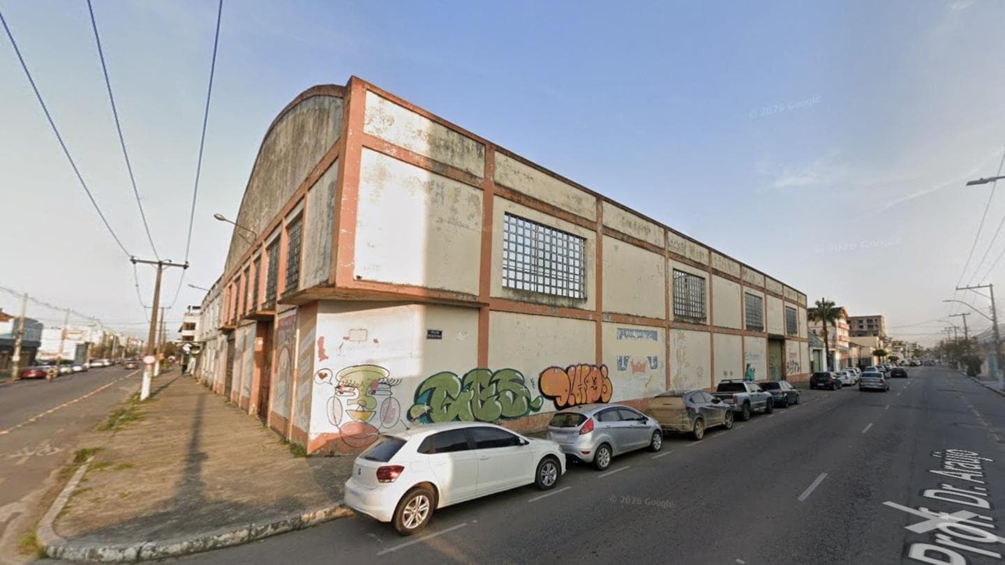 Foto 2 de 4: Comercial em leilão em Pelotas - RS, bairro Centro — Galpão, A.T.: 2.679m², Centro, Pelotas/RS