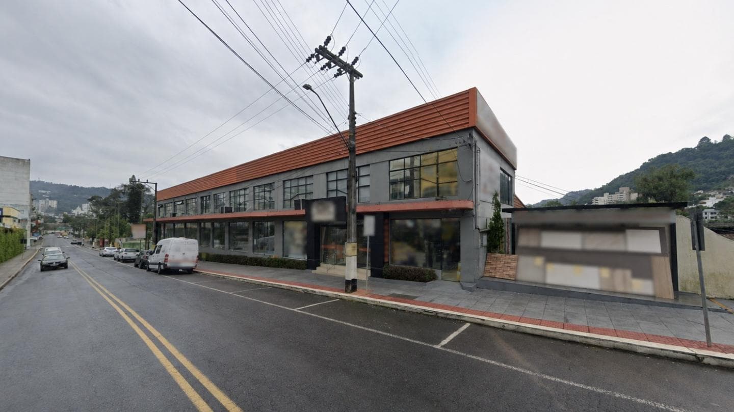 Foto 1 de 4: Comercial em leilão em Herval D'oeste - SC, bairro Centro — Imóvel Comercial, A.T.: 3.804m², A.C.: 3.301m², Centro, Herval d'Oeste/SC