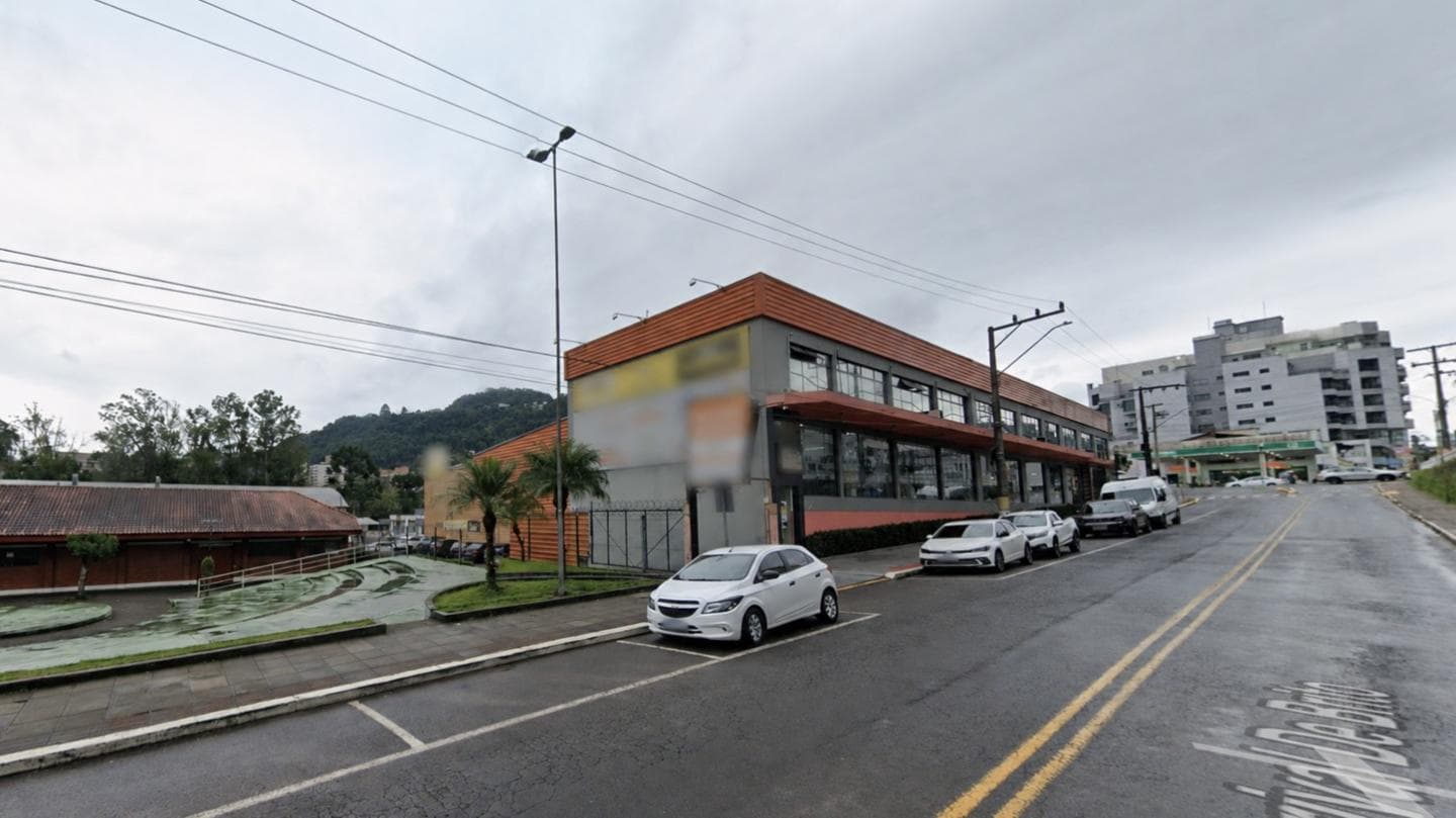Foto 2 de 4: Comercial em leilão em Herval D'oeste - SC, bairro Centro — Imóvel Comercial, A.T.: 3.804m², A.C.: 3.301m², Centro, Herval d'Oeste/SC