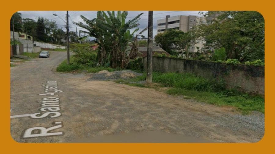 Foto 1 de 2: Terreno em leilão em Joinville - SC, bairro Guanabara — TERRENO NA RUA SANTO AGOSTINHO, BAIRRO GUANABARA, JOINVILLE/SC. CONTENDO A ÁREA TOTAL DE 13.271,00M². O IMOVEL É ENCRAVADO E SE ENCONTRA COBERTO DE VEGETAÇÃO. __
