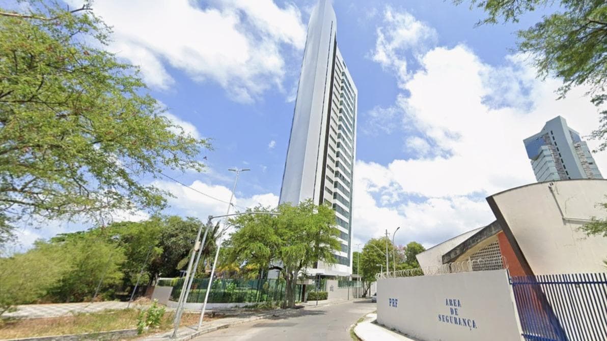 Foto 1 de 3: Apartamento em leilão em Recife - PE, bairro Pina — Apartamento, 268m², 4 suítes, 4 vagas, 19º andar, Pina, Recife/PE