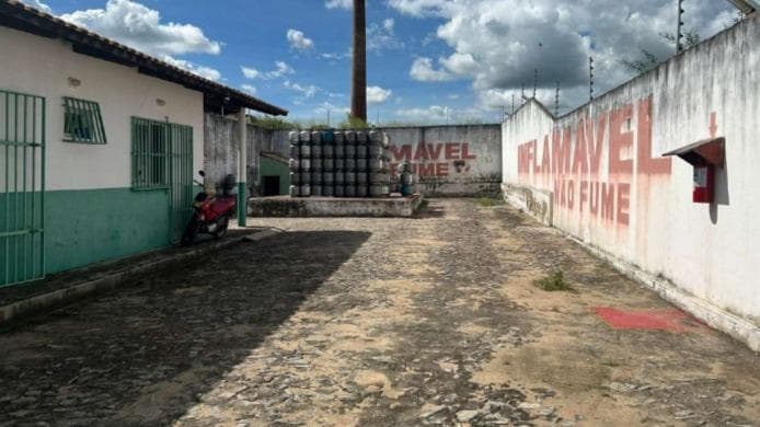 Foto 1 de 5: Comercial em leilão em Acopiara - CE, bairro São Francisco — IMÓVEL COMERCIAL NA RODOVIA CE-060 ¿ SÃO FRANCISCO, ACOPIARA/CE ¿ MATRÍCULA Nº 4.137
