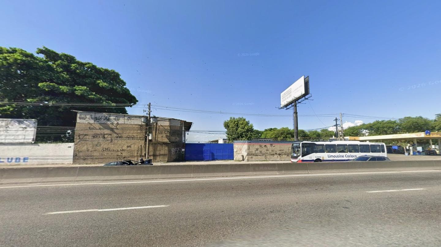 Foto 2 de 3: Comercial em leilão em Rio De Janeiro - RJ, bairro Ramos — Galpão na Av. Brasil, A.T.: 8.782m², Ramos, Rio de Janeiro/RJ