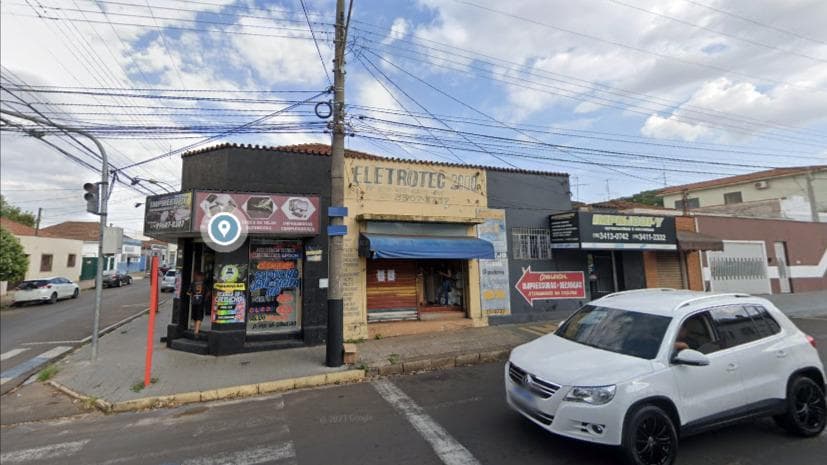 Comercial em leilão em São Carlos - SP — Conjunto de lojas, situado na Rua Cândido Padim, nº 171/181 - Vila Prado - São Carlos/SP
