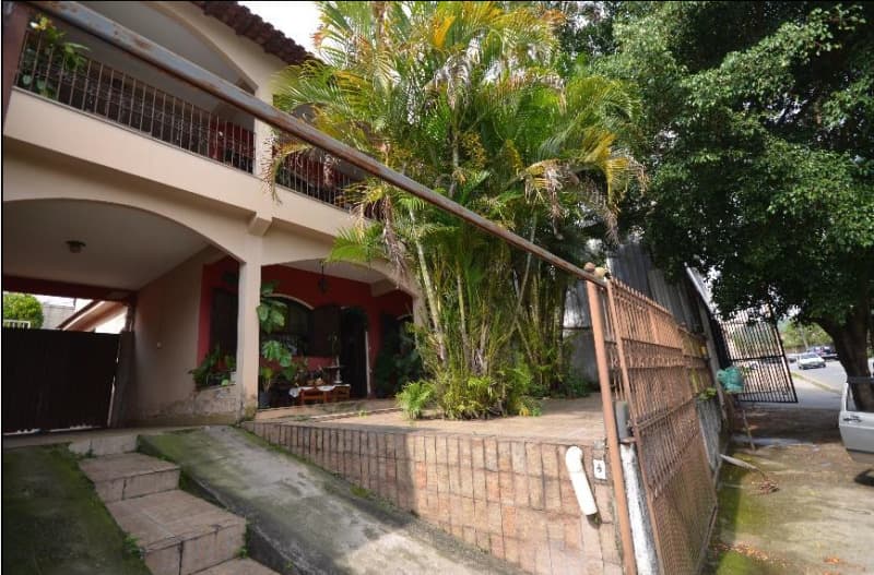 Casa em leilão em Volta Redonda - RJ, bairro Jardim Belvedere — LOTE 001 Casa Residencial com 200,36m²