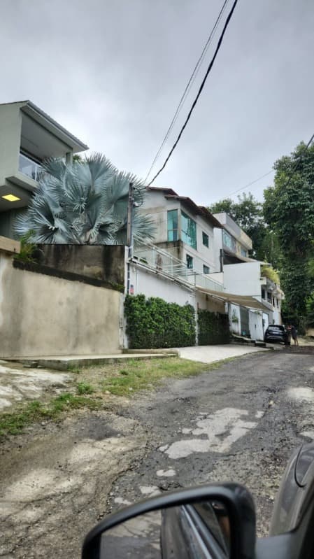 Foto 3 de 11: Terreno em leilão em Niterói - RJ, bairro Maravista — LOTE 001 Lote com construção