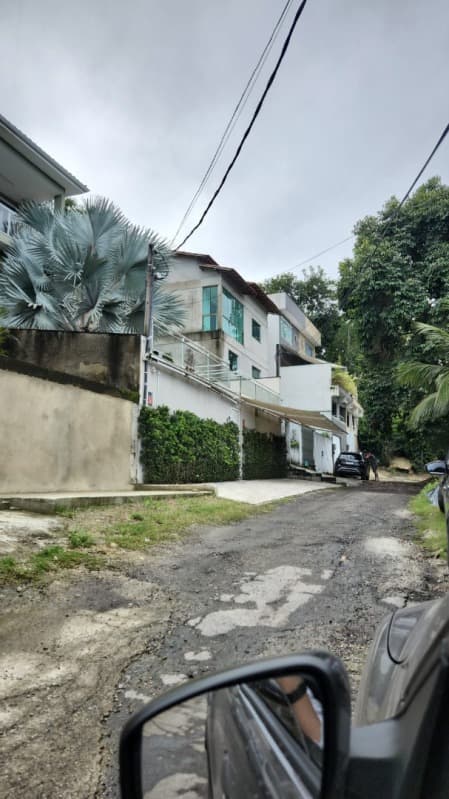 Foto 4 de 11: Terreno em leilão em Niterói - RJ, bairro Maravista — LOTE 001 Lote com construção