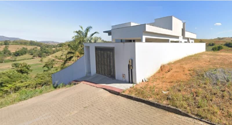 Foto 1 de 3: Terreno em leilão em Iconha - ES, bairro Itacuruçá — LOTE 001 Uma casa e dois lotes