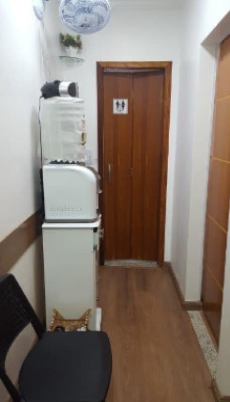Foto 6 de 8: Comercial em leilão em Guarujá - SP — LOTE 001 LEILÃO JUDICIAL - Sala comercial de 26,20 m², Ed. Comercial Letícia - Vila Santo Antonio, G