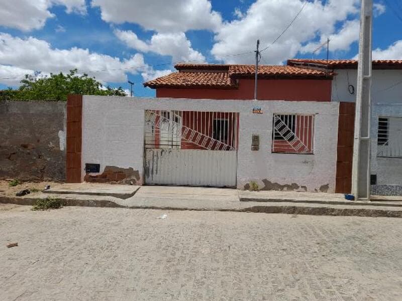 Foto 1 de 2: Casa em leilão em Iaçu - BA — LOTE 017 Casa com 61,84M² de Área Privativa em IACU/BA