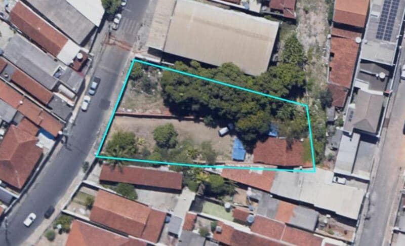 Foto 2 de 23: Terreno em leilão em Cuiabá - MT, bairro Dom Aquino — LOTE 001 Terreno com benfeitorias (casa). Com área do terreno de 1348,64m² e área construída de 82,9