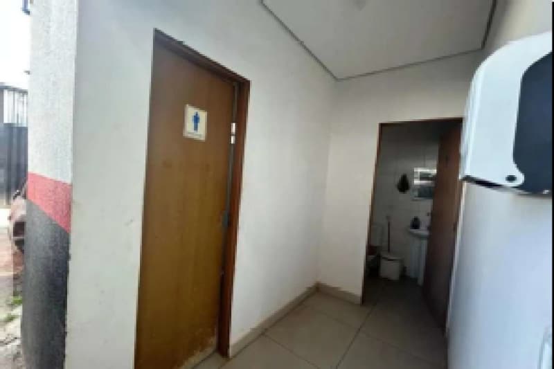 Foto 12 de 14: Comercial em leilão em Cuiabá - MT, bairro Parque Atalaia — LOTE 001 IMÓVEL URBANO 1 UM BARRACÃO/GALPÃO - ARÉA TOTAL DE 360,00 m2