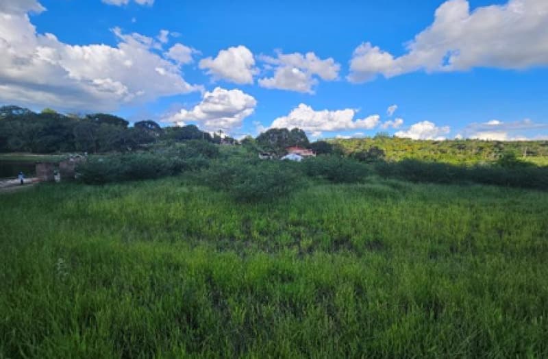 Foto 4 de 11: Terreno em leilão em Botucatu - SP, bairro Alameda Sabiá — LOTE 004 TERRENO COM ÁREA DE 1.521,63M² (LOTE 01) - BOTUCATU - SP