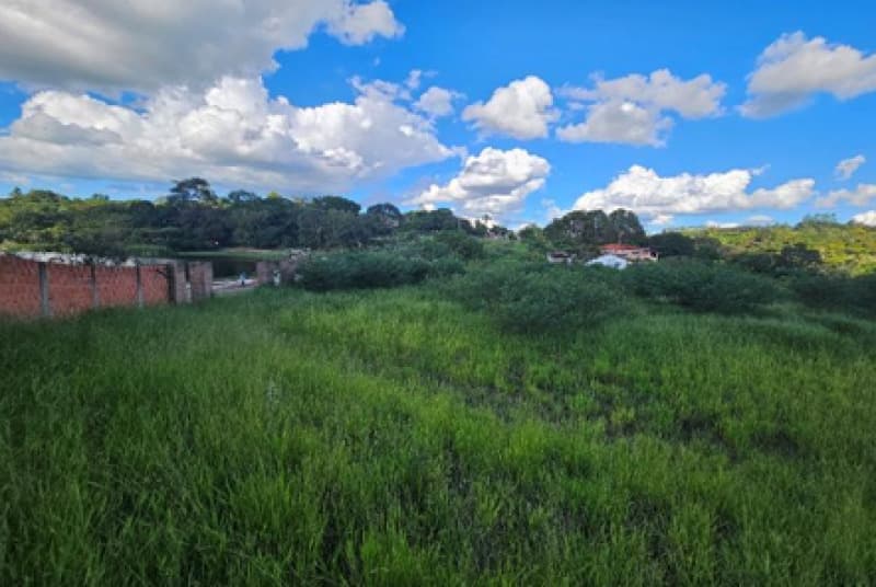 Foto 5 de 11: Terreno em leilão em Botucatu - SP, bairro Alameda Sabiá — LOTE 004 TERRENO COM ÁREA DE 1.521,63M² (LOTE 01) - BOTUCATU - SP