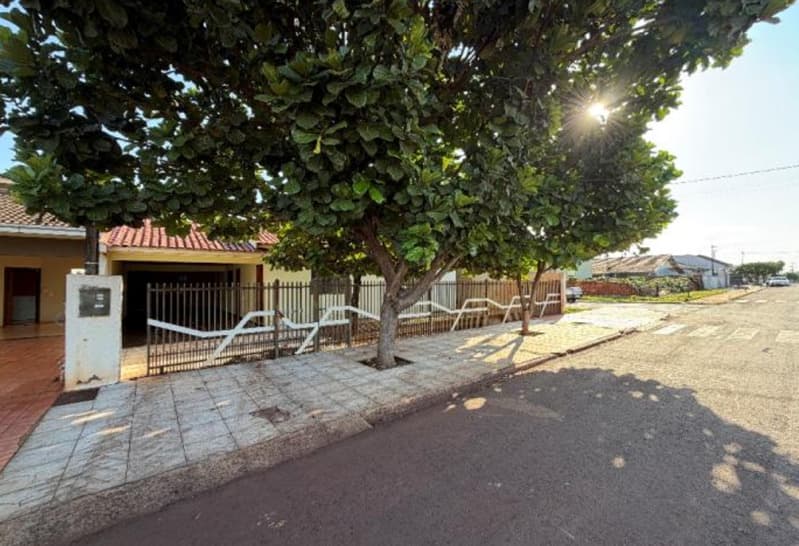 Foto 3 de 15: Casa em leilão em Jesuítas - PR, bairro Centro — LOTE 051 IMÓVEL RESIDENCIAL DE 190m² EM TERRENO DE 256m² - JESUITAS - PR