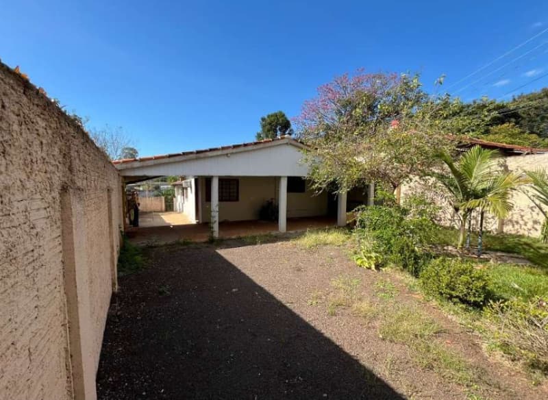 Foto 2 de 17: Casa em leilão em Jacarezinho - PR, bairro Marques dos Reis — LOTE 003 Imóvel Residencial com área construída de 135m² e Terreno de 320m² - Jacarezinho - PR (próx