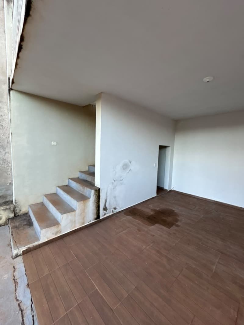 Foto 7 de 16: Casa em leilão em Taquarituba - SP, bairro Centro — LOTE 014 IMÓVEL RESIDENCIAL COM 116,55m² EM TERRENO DE 210m² - TAQUARITUBA - SP