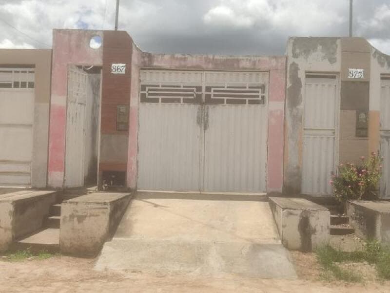 Casa em leilão em Iaçu - BA — LOTE 021 CASA - AREA PRIVATIVA (M²): 67,55 BAIRRO: CENTRO CIDADE: IACU-BA
