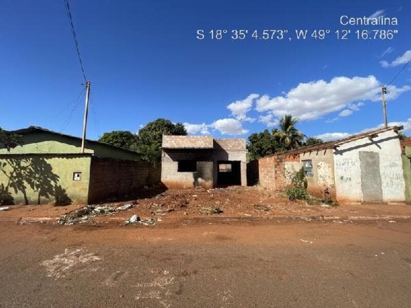 Terreno em leilão em Centralina - MG — LOTE 140 TERRENO - AREA PRIVATIVA (M²): 0 BAIRRO: CENTRO CIDADE: CENTRALINA-MG