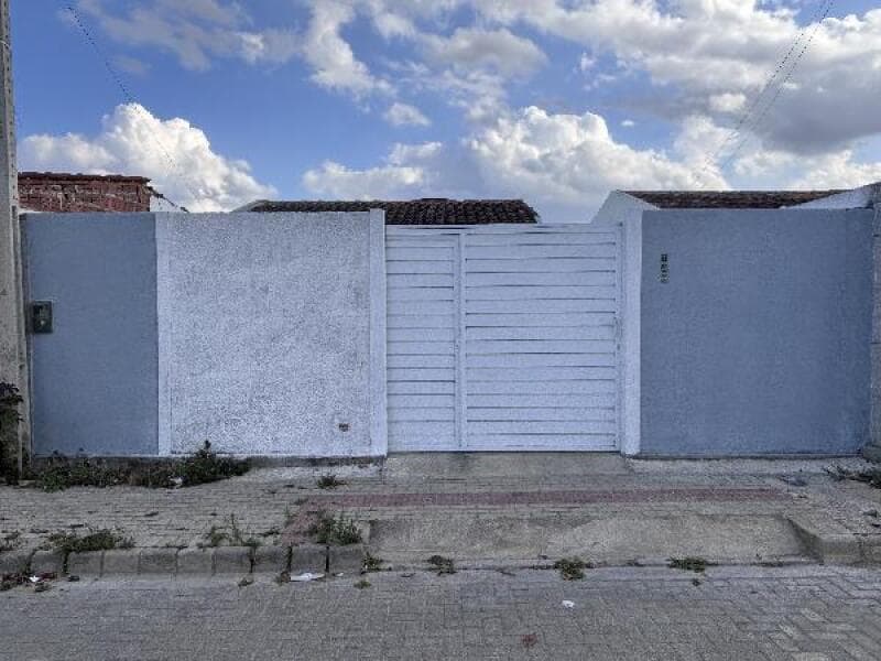 Casa em leilão em Caruaru - PE — LOTE 236 CASA - AREA PRIVATIVA (M²): 46,3 BAIRRO: ANDORINHA CIDADE: CARUARU-PE