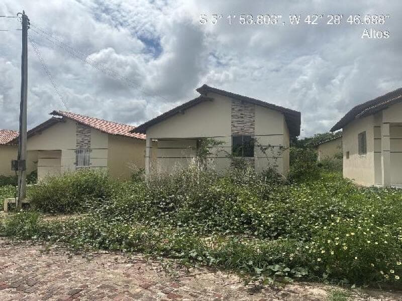 Casa em leilão em Altos - PI — LOTE 256 CASA - AREA PRIVATIVA (M²): 52,21 BAIRRO: CENTRO CIDADE: ALTOS-PI