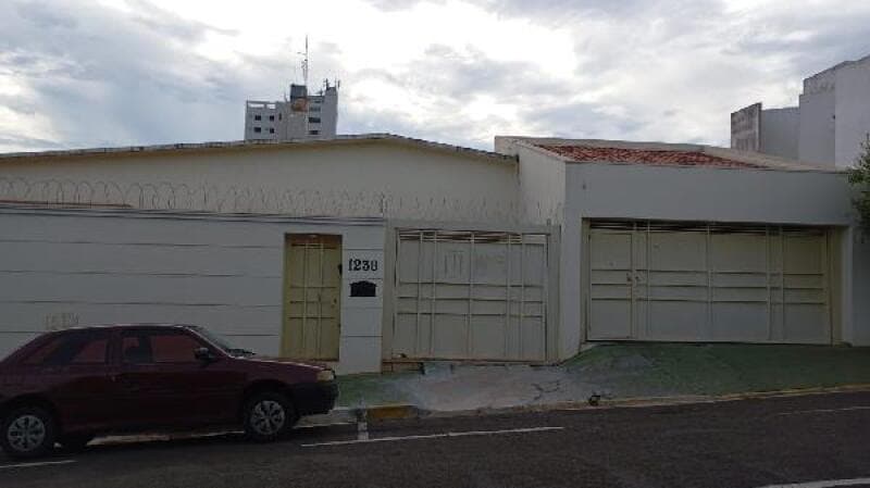 Casa em leilão em Dracena - SP — LOTE 423 CASA - AREA PRIVATIVA (M²): 292 BAIRRO: CENTRO CIDADE: DRACENA-SP