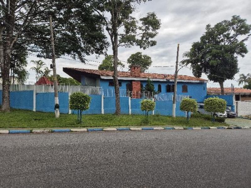 Casa em leilão em São Paulo - SP, bairro Interlagos — LOTE 518 Casa - AREA PRIVATIVA (M²): 411 BAIRRO: INTERLAGOS CIDADE: SAO PAULO-SP