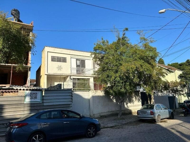 Foto 2 de 9: Casa em leilão em Curitiba - PR — LOTE 006 Casa Antiga no São Francisco