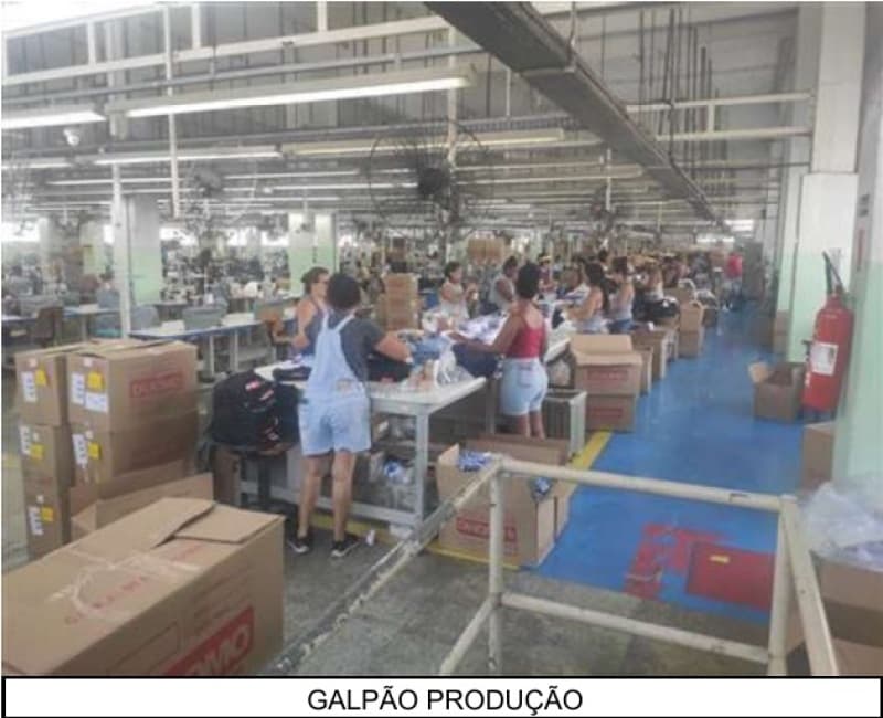 Foto 30 de 39: Comercial em leilão em Rio De Janeiro - RJ, bairro Parada de Lucas — LOTE 001 PRÉDIO COMERCIAL - localizado no Bairro Parada de Lucas na cidade do Rio de Janeiro/RJ