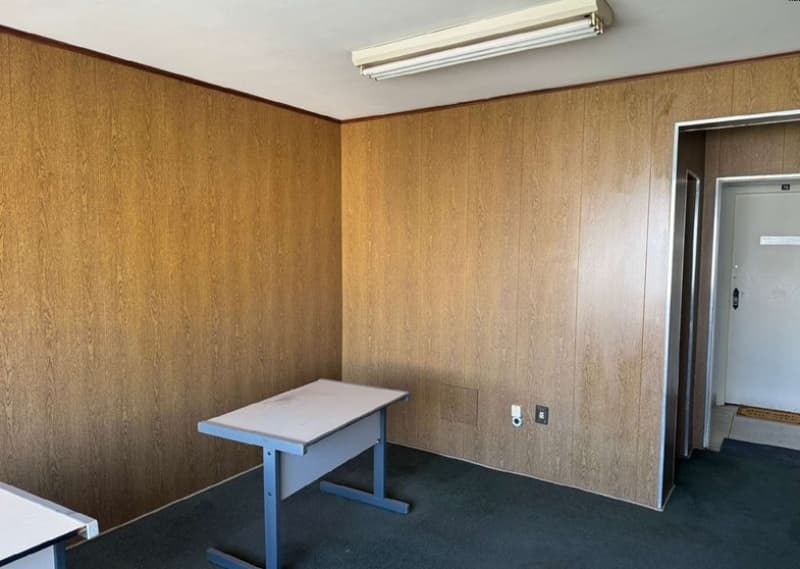 Foto 1 de 10: Comercial em leilão em Catanduva - SP, bairro Centro — LOTE 002 SALA COMERCIAL - Edifício do Café - frente para Praça da República - Centro da cidade de Ca