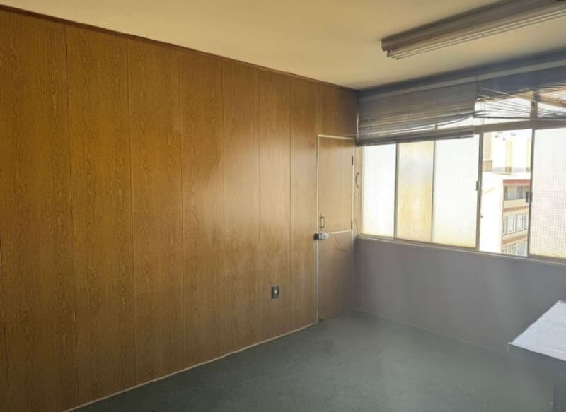 Foto 2 de 10: Comercial em leilão em Catanduva - SP, bairro Centro — LOTE 002 SALA COMERCIAL - Edifício do Café - frente para Praça da República - Centro da cidade de Ca