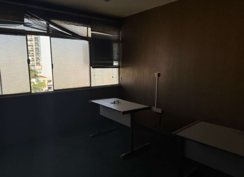 Foto 5 de 10: Comercial em leilão em Catanduva - SP, bairro Centro — LOTE 002 SALA COMERCIAL - Edifício do Café - frente para Praça da República - Centro da cidade de Ca