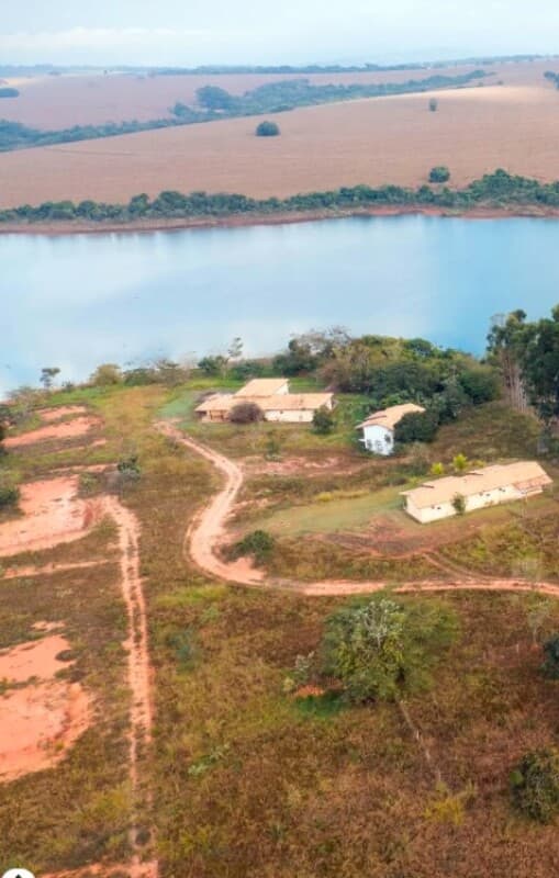 Area Rural em leilão em Delfinópolis - MG — LOTE 001 Sítio na Represa de Peixoto, com 02 hectares, 03 imóveis, na localidade Vereda da Canastra,
