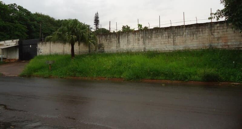 Foto 2 de 16: Terreno em leilão em Brodowski - SP, bairro Recanto Tranquilo — LOTE 001 50% de EDÍCULA RESIDENCIAL em TERRENO de 2.400m² localizada no Bairro Recanto Tranquilo na