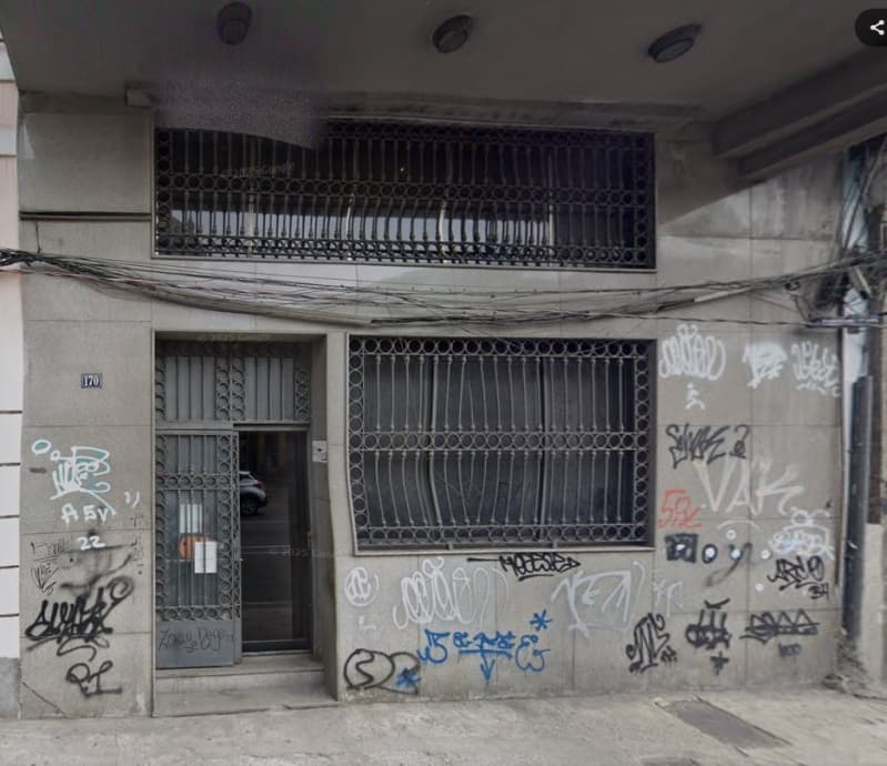 Foto 1 de 8: Comercial em leilão em Rio De Janeiro - RJ, bairro Freguesia de Sant'an — LOTE 003 PRÉDIO COMERCIAL e RESIDENCIAL localizado à Rua Camerino nº 170 Bairro Freguesia de Sant'an