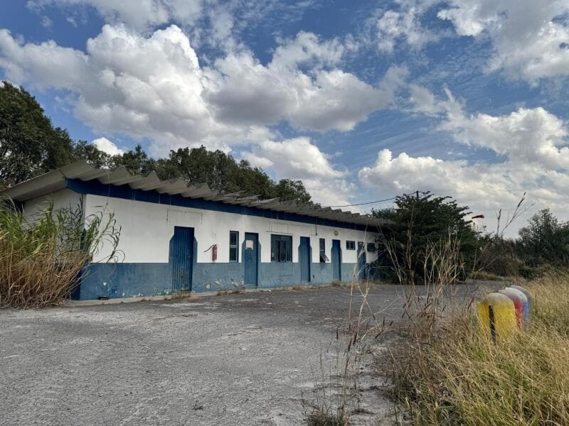 Foto 2 de 11: Terreno em leilão em Araxá - MG, bairro Distrito Industrial — LOTE 001 FALÊNCIA LATICÍNIOS DONA BEJA - Área de 3.958m² localizado no Distrito Industrial da cidade