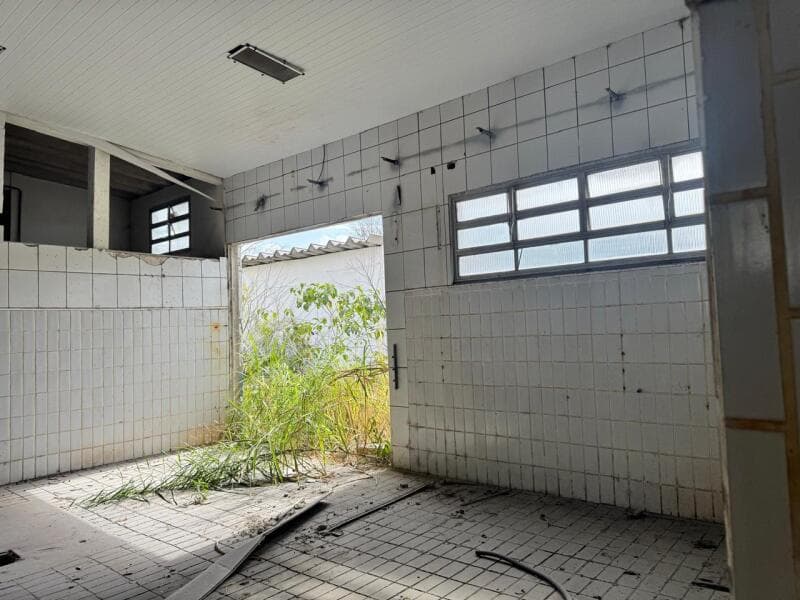 Foto 4 de 11: Terreno em leilão em Araxá - MG, bairro Distrito Industrial — LOTE 001 FALÊNCIA LATICÍNIOS DONA BEJA - Área de 3.958m² localizado no Distrito Industrial da cidade