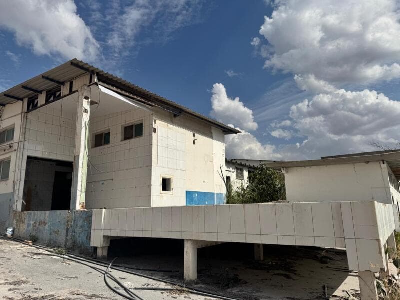 Foto 3 de 11: Terreno em leilão em Araxá - MG, bairro Distrito Industrial — LOTE 001 FALÊNCIA LATICÍNIOS DONA BEJA - Área de 3.958m² localizado no Distrito Industrial da cidade