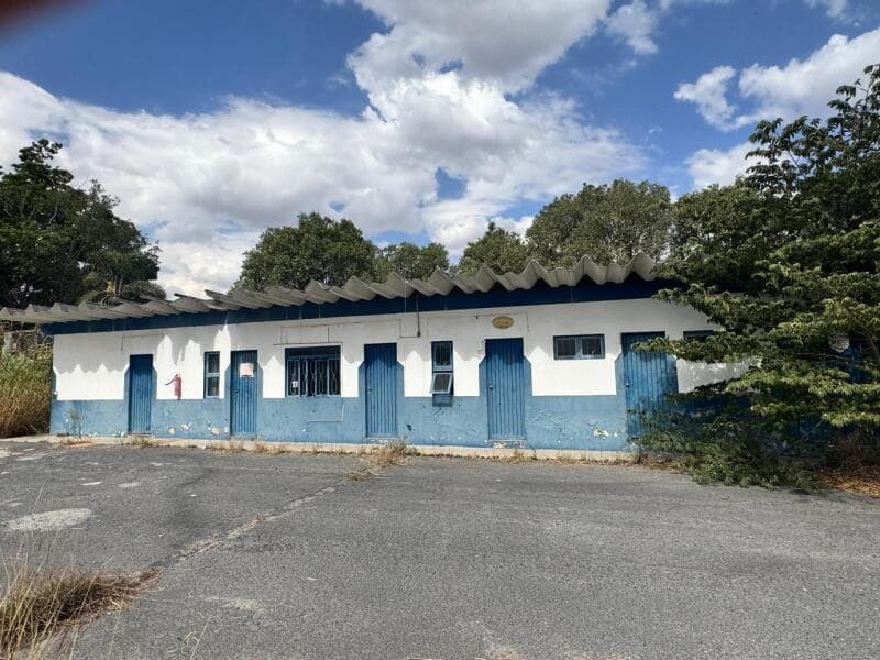Foto 1 de 11: Terreno em leilão em Araxá - MG, bairro Distrito Industrial — LOTE 001 FALÊNCIA LATICÍNIOS DONA BEJA - Área de 3.958m² localizado no Distrito Industrial da cidade