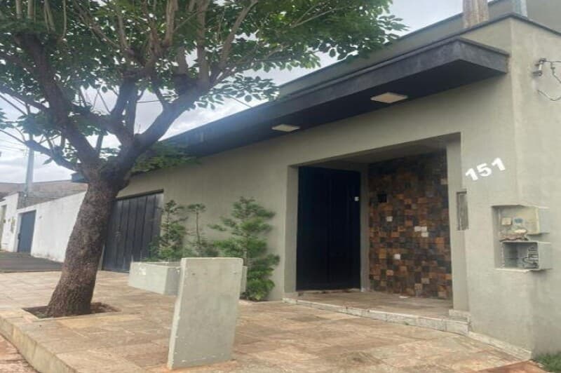 Foto 3 de 9: Casa em leilão em Ituiutaba - MG, bairro Residencial dos Ipês — LOTE 001 ALIENAÇÃO FIDUCIÁRIA de IMÓVEL RESIDENCIAL localizado á Av. Marcelo Rezende Calil, nº 151 -