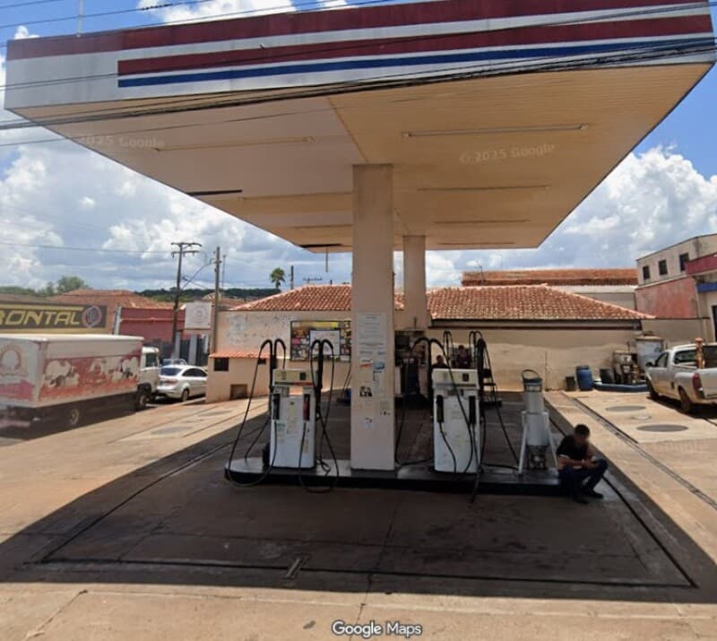 Foto 5 de 6: Comercial em leilão em Serra Azul - SP, bairro Centro — LOTE 001 PARTE IDEAL DE IMÓVEL COMERCIAL - Posto de Combustíveis - localizado no Centro da cidade de