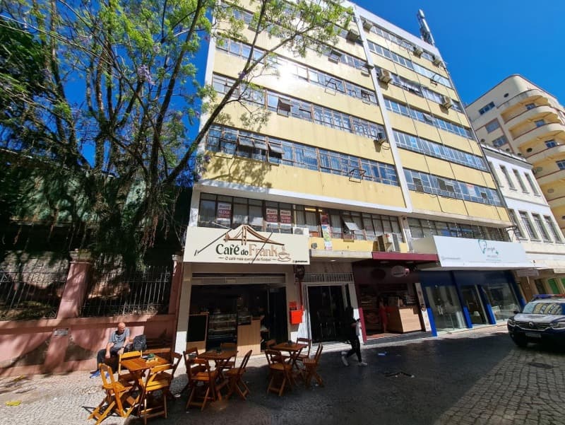 Foto 1 de 11: Comercial em leilão em Florianópolis - SC — LOTE 010 SALA COMERCIAL COM 340,73M² Edifício Berenhauser NO CENTRO DE FLORIANÓPOLIS/SC (SIGEP 1013)