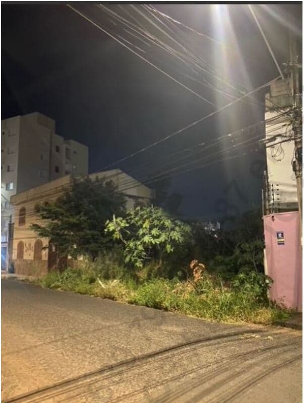 Terreno em leilão em Uberlândia - MG, bairro Lídice — LOTE 005 Cota-parte de 1,8519% do imóvel constituído por um terreno, situado na Avenida Rio Branco n