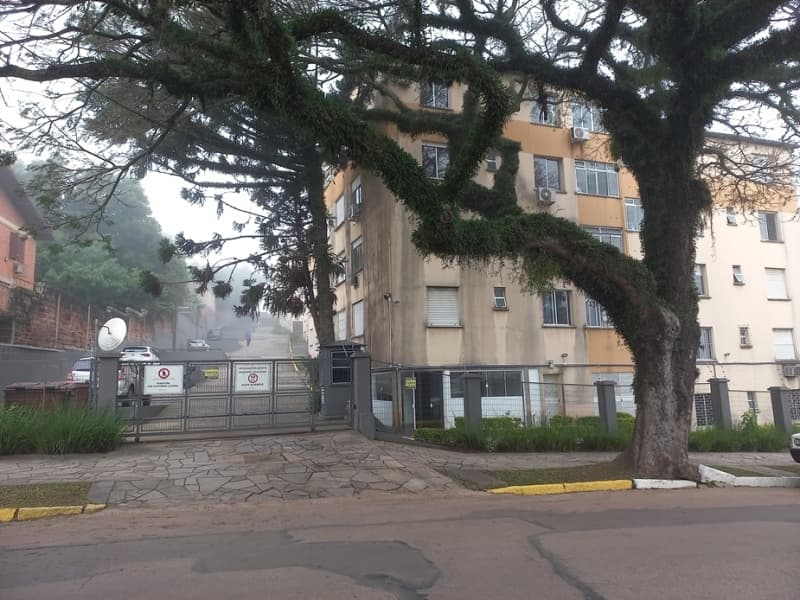 Apartamento em leilão em Porto Alegre - RS — LOTE 003 APARTAMENTO BAIRRO TERESOPOLIS