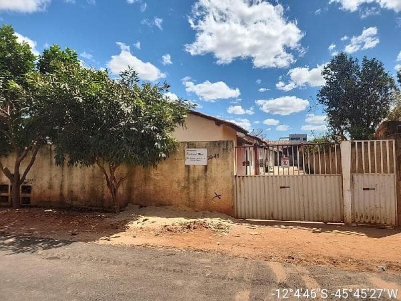 Casa em leilão em Luís Eduardo Magalhães - BA — LOTE 033 IMÓVEIS CAIXA